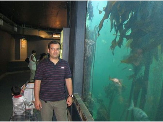 Adi_in_SA_-_Aquarium13_-_Adi_and_Sachin_in_aquarium