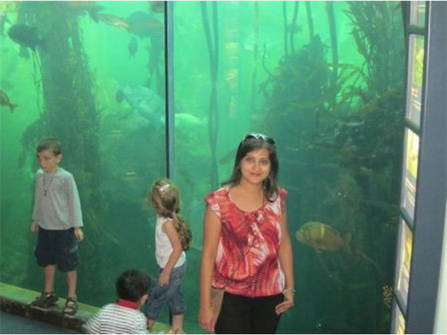 Adi_in_SA_-_Aquarium16_-_Sachin_in_midst_of_aquarium