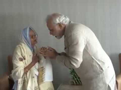 Narendra Modi meets Rasoolan Bibi ji, the widow of Param Vir Chakra awardee Shaheed Abdul Hameed