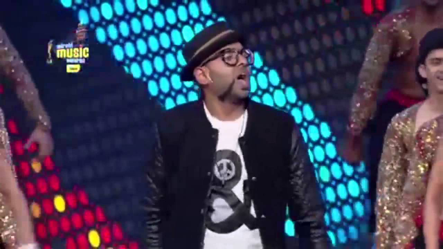 Benny Dayal and Shalmali Kholgade show their jalwa at the 7th Royal Stag Mirchi Music Awards