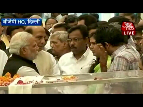 Narendra Modi & other leaders pays homage to Munde