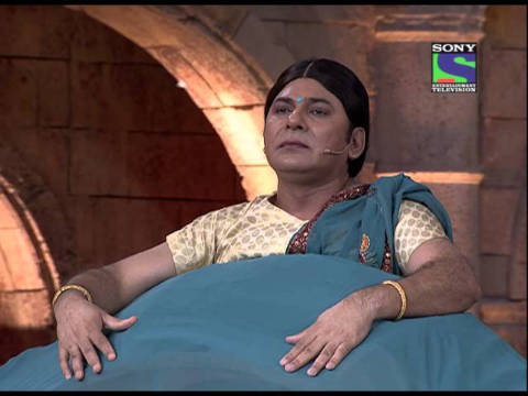 Krushna and Sudesh welcomes Juhi Chawla - Comedy Circus