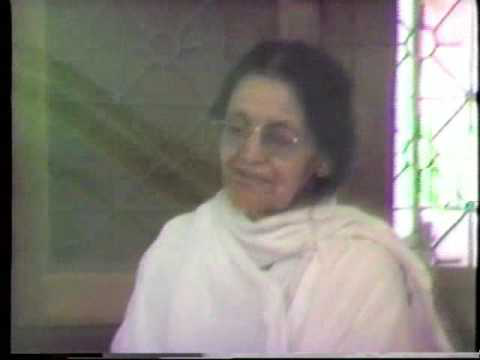 Mrs Gandhi visits Ma Anandamayi in 1981