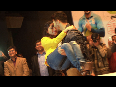 Varun Dhawan and Yami Gautam in Delhi (DU ki Girls Pagal ho gayi Varun ko Dekhkar)