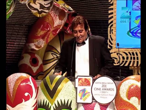 Vinod Khanna honored with Lifetime Achievement Award