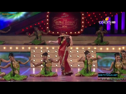 Zarine Khan (Katrina Kaif look a like and Salman Khan's girls) And Akhsay Kumar Performance 2012