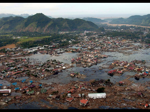 Tsunami :  Documentary on the Devastating 2004 Tsunami