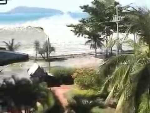 Thailand Wave Amateur camcorder footage of the 2004 tsunami disaster