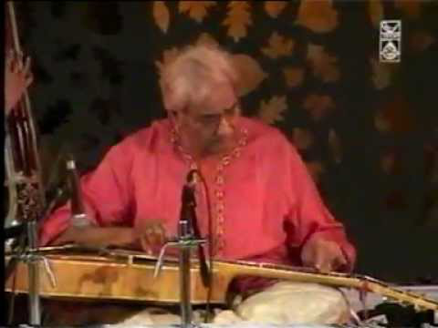 Pt. Brij Bhushan Kabra, recipient of Sangeet Natak Akademi Award 2005, presenting Raga Manj Khamaj.