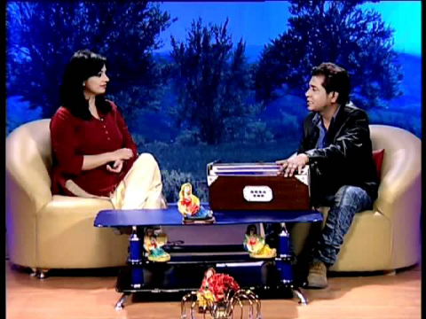 1 Music Director Akhilesh Kumar is singing Manoj Bhawuk's Ghazals