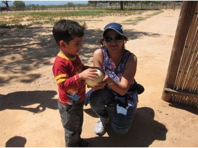 Adi_in_SA_-_Birds_-_Ostrich21_-_Sarita_and_Adi_with_egg