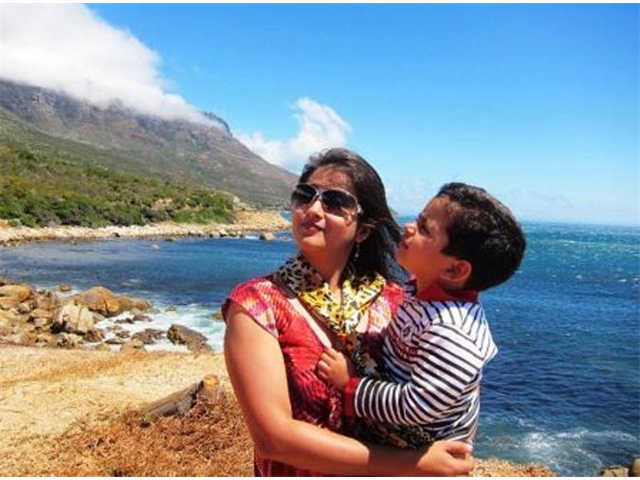 Adi_in_SA_-_Landscape172_-_Sarita_and_Adi_watching_sky