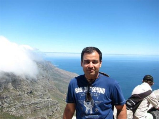 Adi_in_SA_-_Sachin_on_hill_top