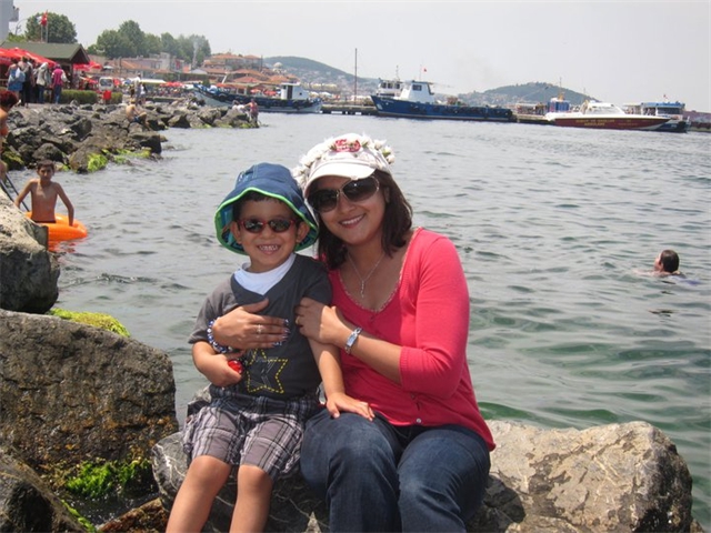 Adi and Sarita on sea shore