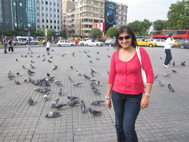 Sarita amongst pigeons