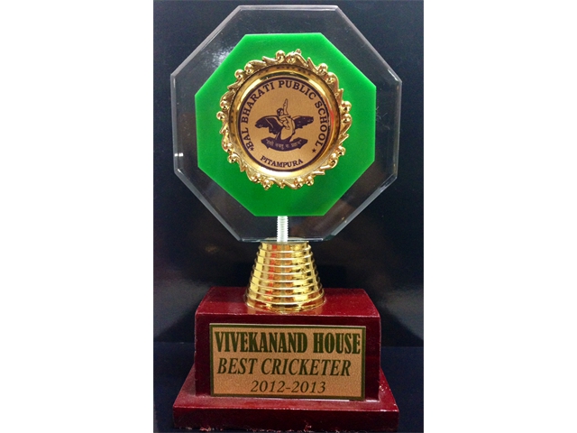 Trophy_Vivekanand_House_Best_Cricketer_2012_2013